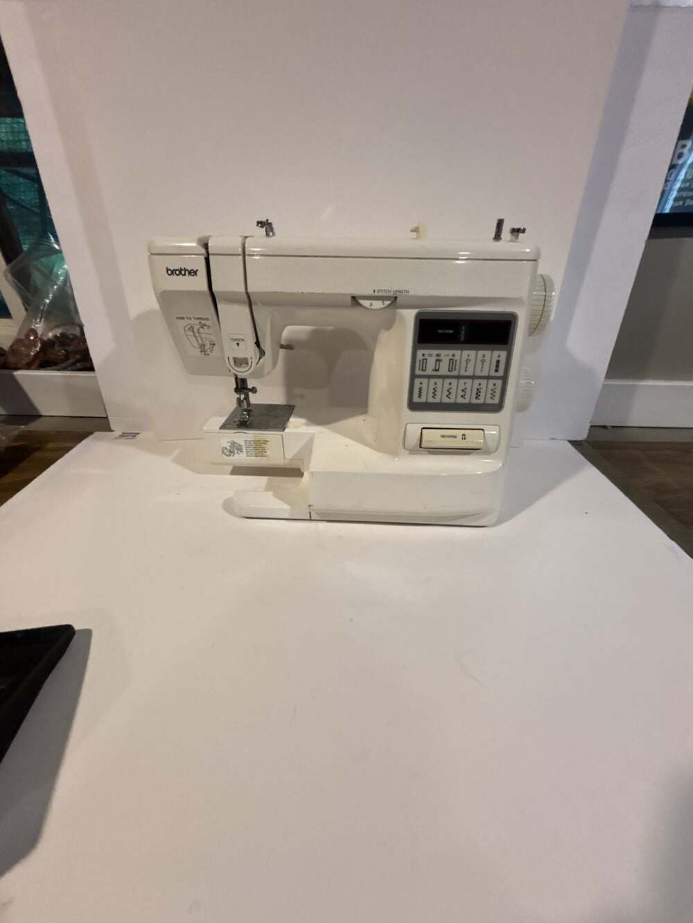 Brother Xl 2010 With Power Cord and Pedal
